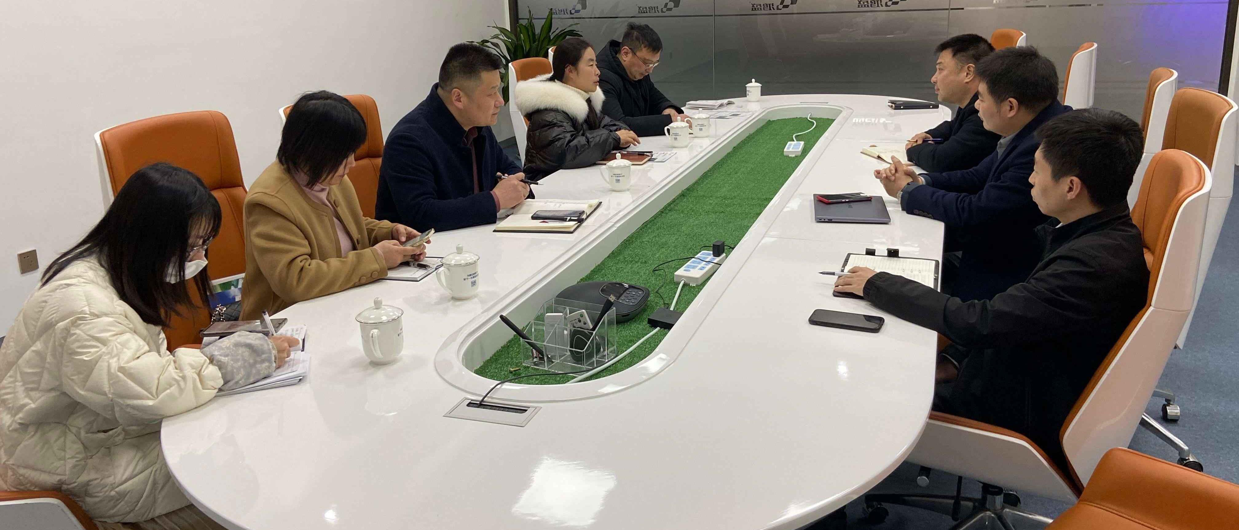 衢州市商务局局长林静一行到我司现场办公
